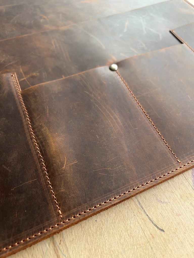 Handmade Leather Sofa Armrest Organizer: Couch Caddy with 5 pockets for Magazines, Tablets, Remotes