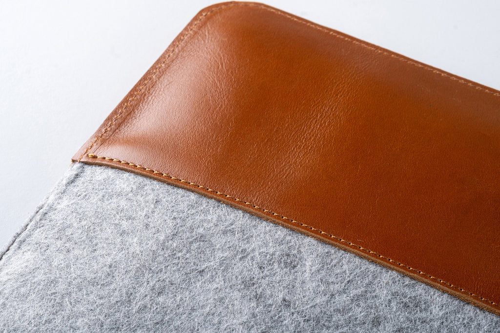 Handmade Leather & Felt Laptop Sleeve: Slim Protective Case
