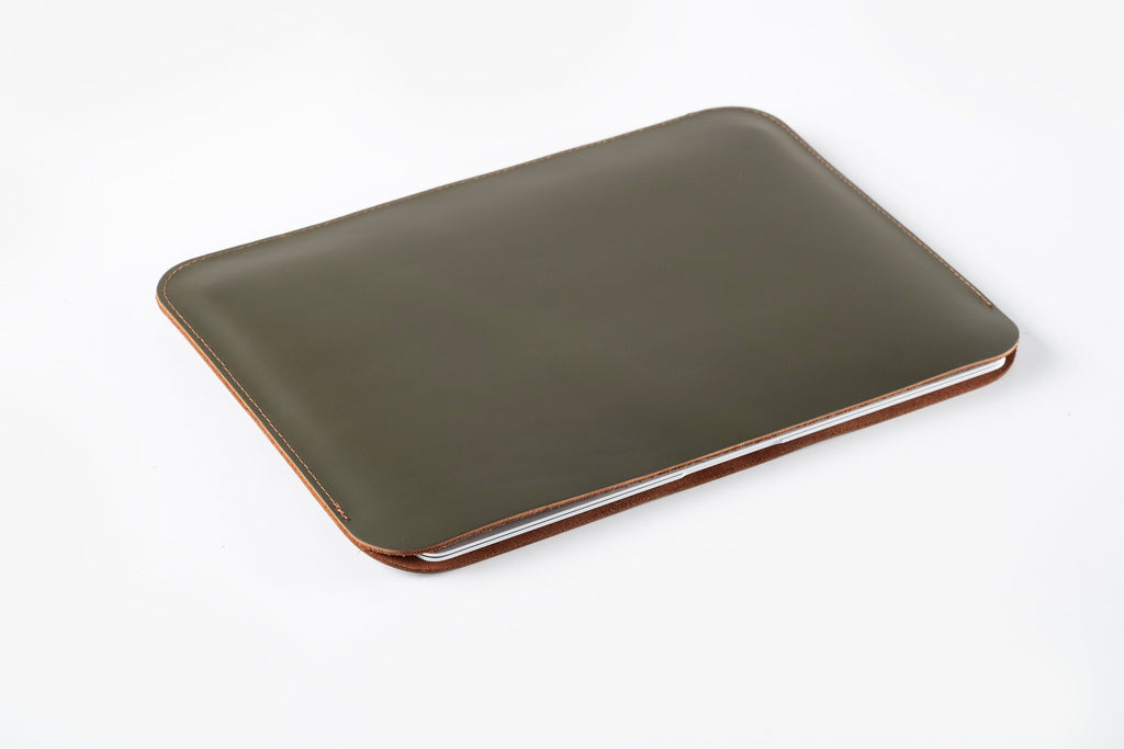 Handmade Leather MacBook Air Sleeve: Cowhide 13 & 15 inch Laptop Case (M2/M3)