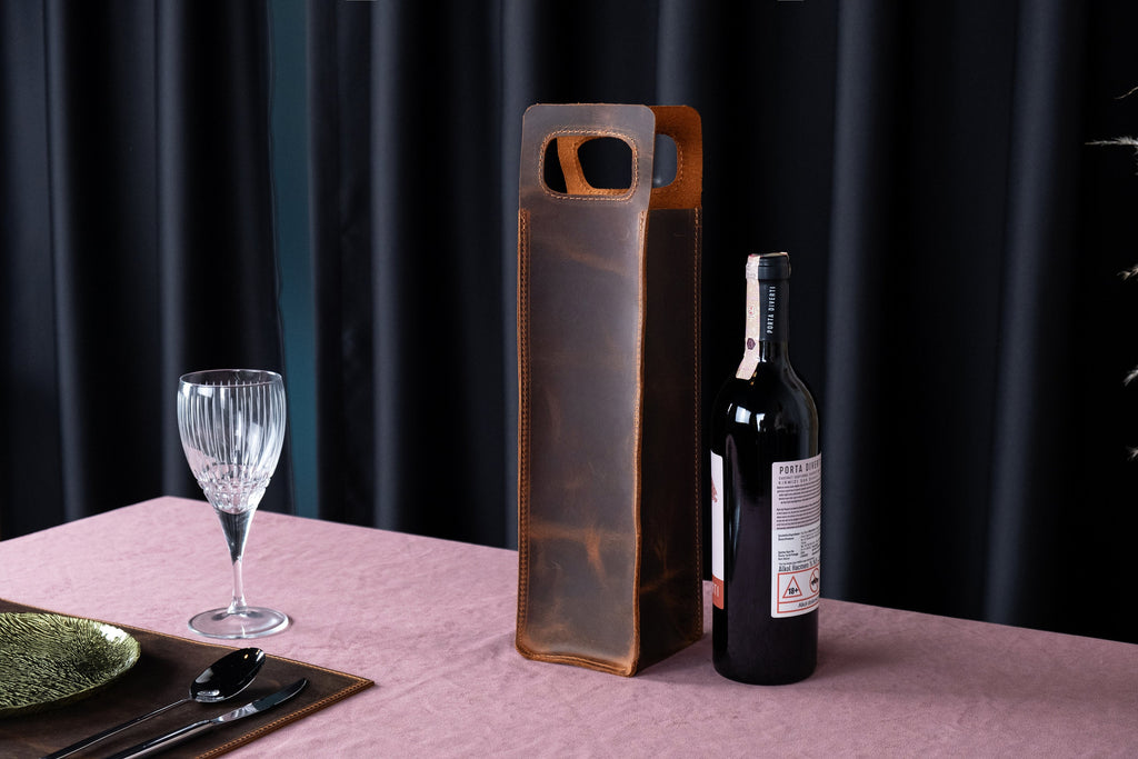 Leather Wine Holder, Personalized Wine Case, Whiskey Carrier, Custom Wine Sleeve, Handmade Wine Holder, Custom Wine Caddy