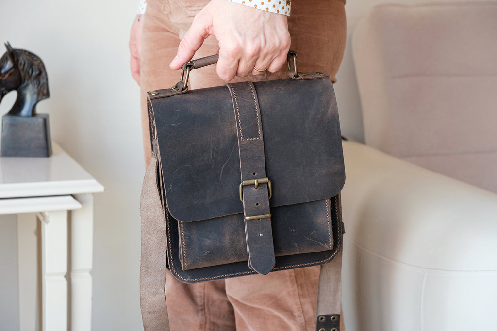 Distressed Leather 4-Pipe Tobacco Messenger Bag: Handmade Shoulder Bag