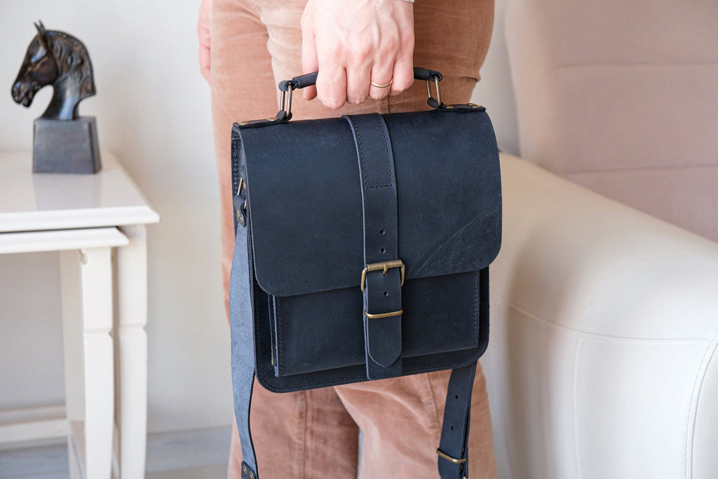 Distressed Leather 4-Pipe Tobacco Messenger Bag: Handmade Shoulder Bag