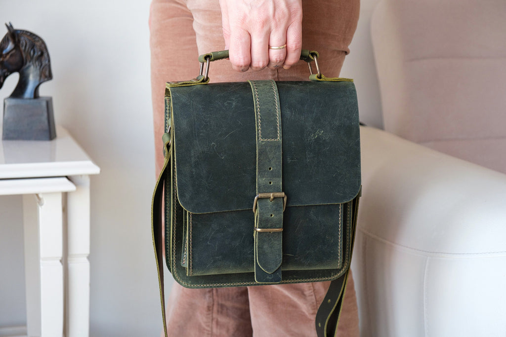 Distressed Leather 4-Pipe Tobacco Messenger Bag: Handmade Shoulder Bag