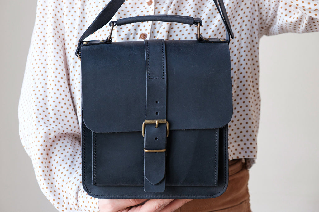 Distressed Leather 8-Pipe Tobacco Bag: Handmade Shoulder Messenger