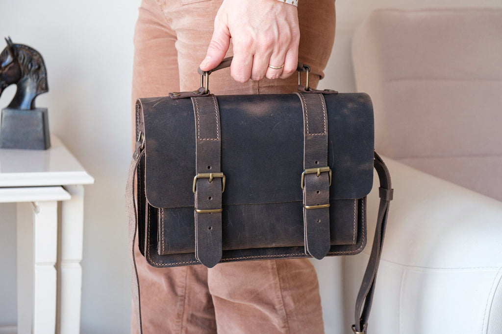 Distressed Leather 6-Pipe Messenger Bag: Handmade Tobacco Shoulder Bag