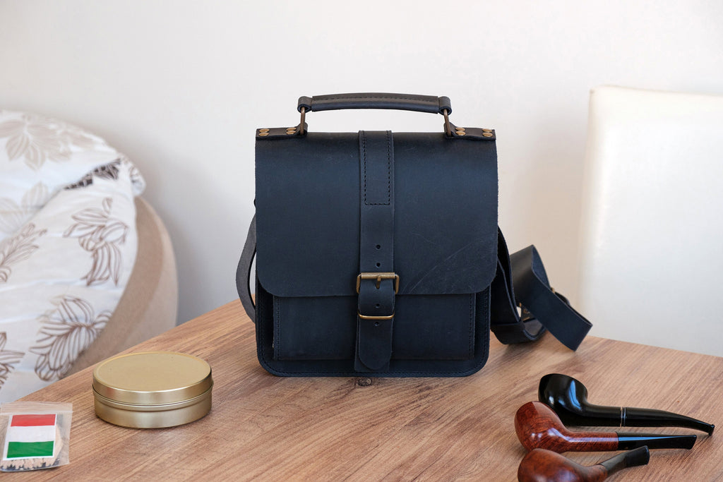 Distressed Leather 4-Pipe Tobacco Messenger Bag: Handmade Shoulder Bag