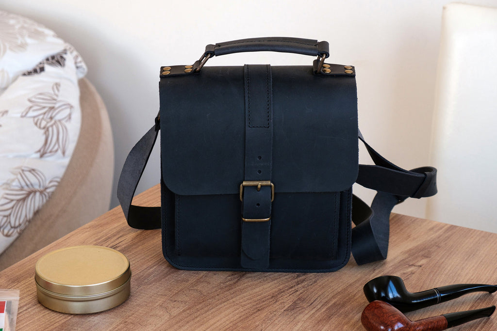 Distressed Leather 8-Pipe Tobacco Bag: Handmade Shoulder Messenger