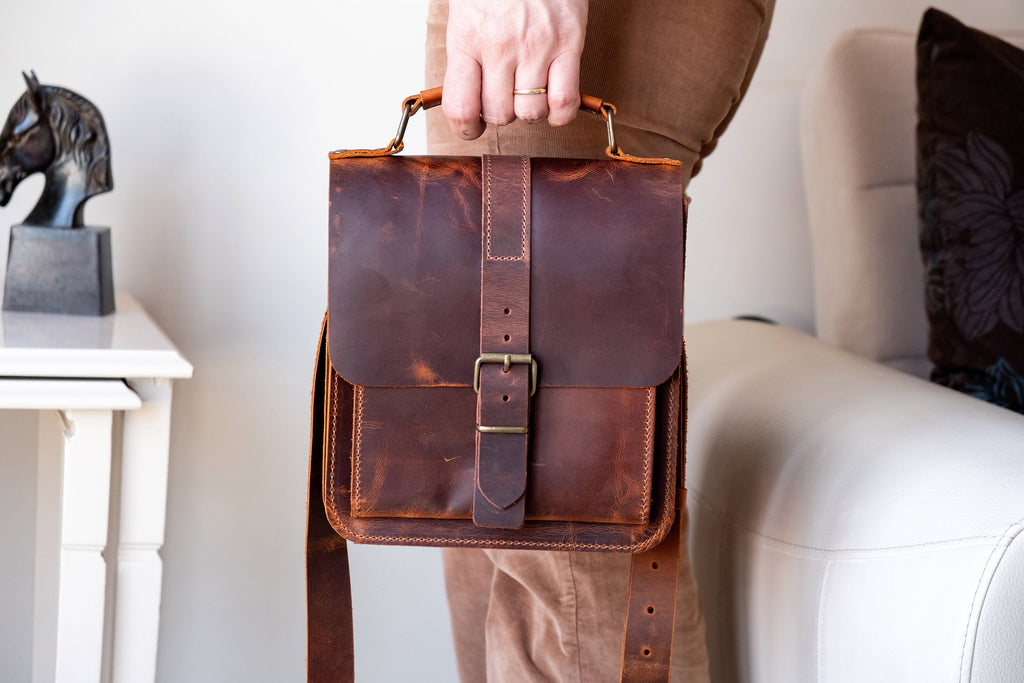 Distressed Leather 8-Pipe Tobacco Bag: Handmade Shoulder Messenger