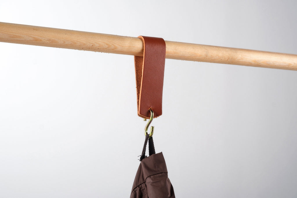 Premium Leather Wardrobe Rail Hook: Handmade Luxury 2.4 mm Vegetable Tanned Coat Hangers