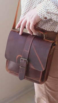 Distressed Leather 4-Pipe Tobacco Messenger Bag: Handmade Shoulder Bag